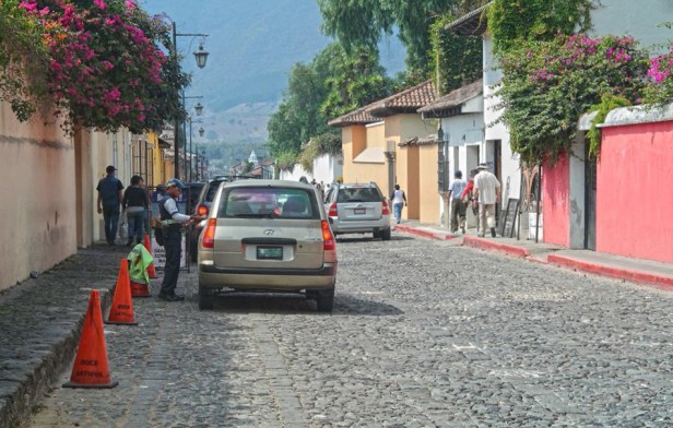 calcomania-vecino-y-visitante-antigueno
