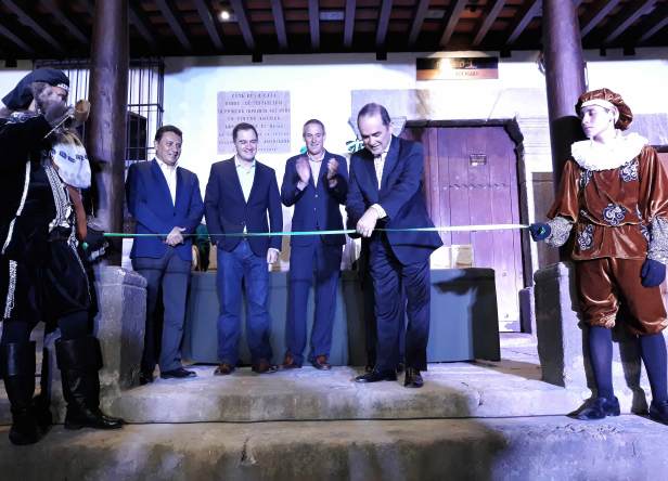 Entregan-restauración-del-Portal-del-Ayuntamiento.